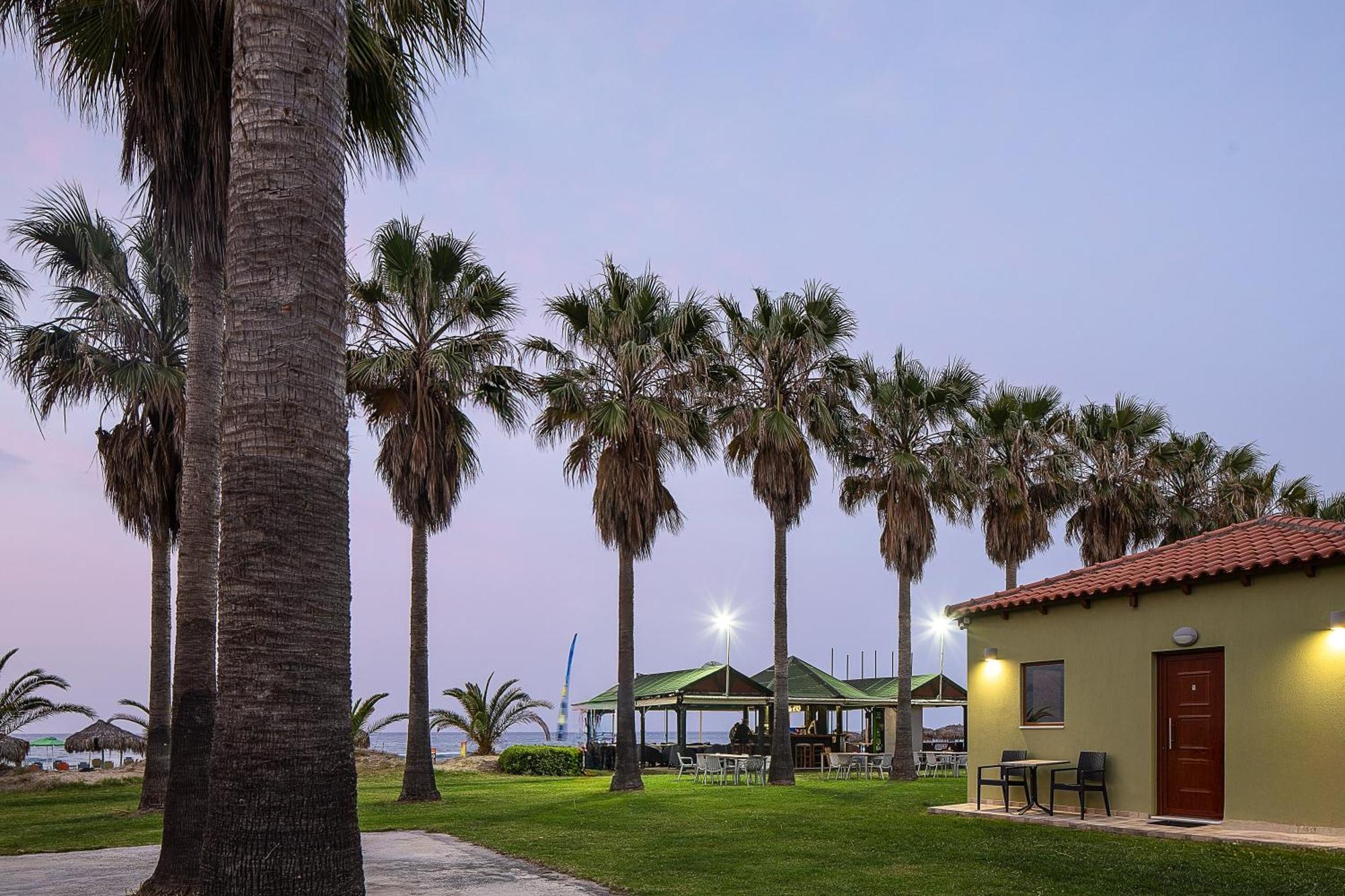 La Palma Beachfront Suites Georgioupoli Exterior foto